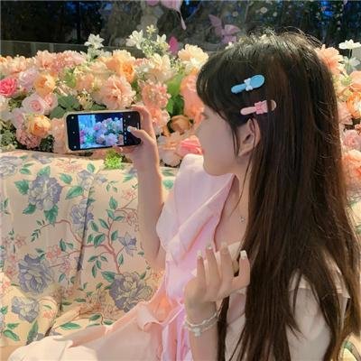 小姑娘艾萝依